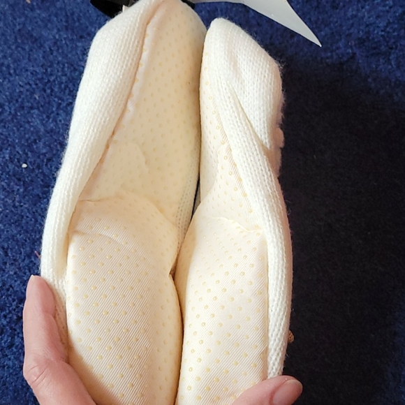 Versona Slippers - Picture 2 of 3
